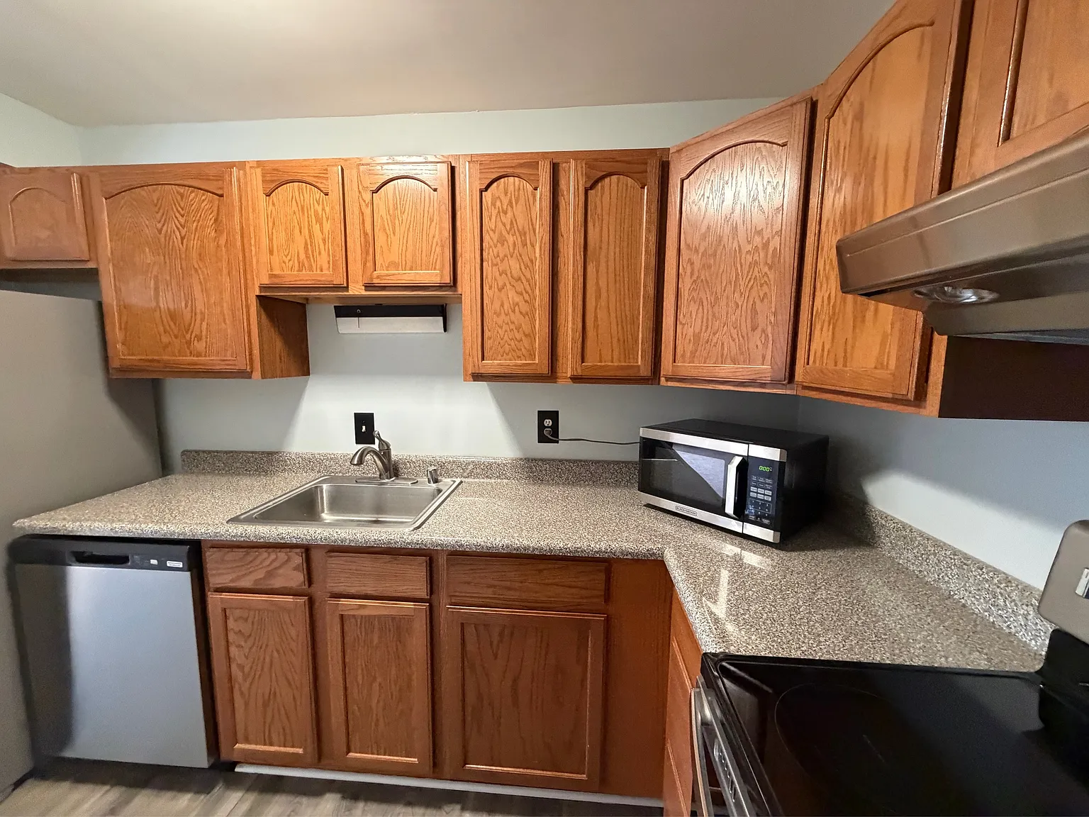 17 Warren Lodge Ct — Photo 2