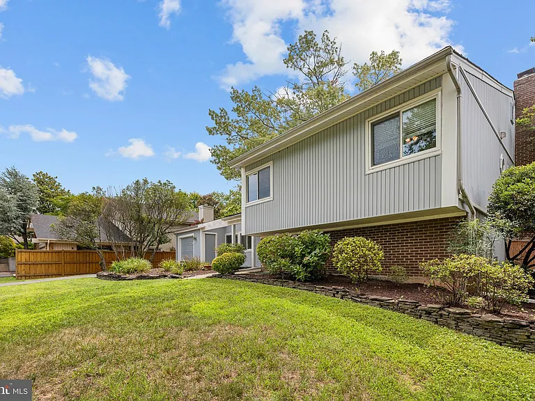 8629 Reseca Ln — Photo 10