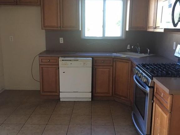 4th image of 64 Lorraine Ave