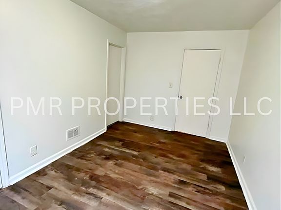 3rd image of 3028 Pratt St #3028