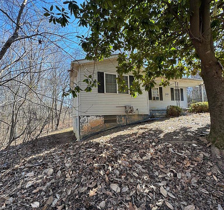 1st image of 120 Carver Dr