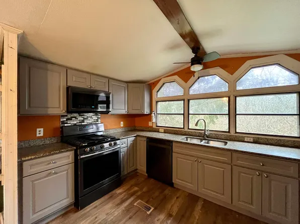 75 Hilltop Circle, Richmond, VT 05477