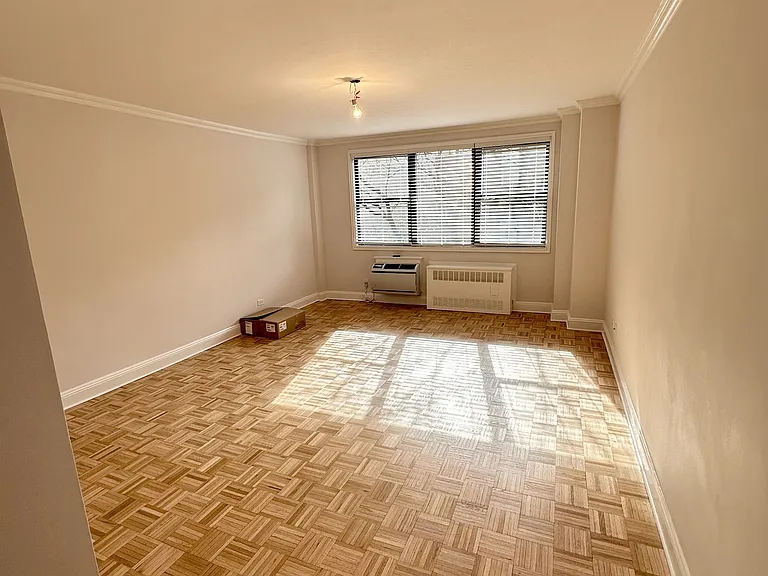442 W 57th St #4A — Photo 3