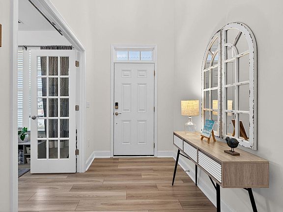 4th image of 105 Spring Crest Dr