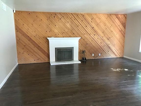 2nd image of 8221 N Balboa Ave