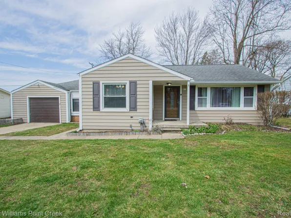 419 Almont Ave, Almont, MI 48003