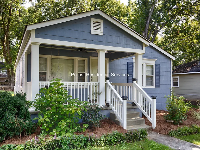 1616 McCullough Ave NE — Photo 3