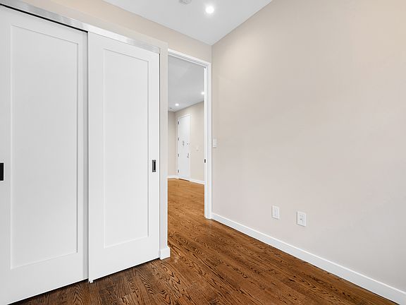 3rd image of 122 W 20th St APT 4R