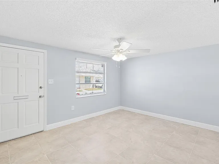 4948 Getner St — Photo 4