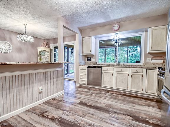 4th image of 3872 Green Rd