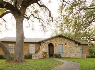 828 County Road 373, Uvalde, TX 78801