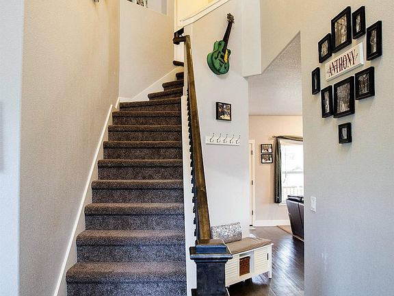 Two story foyer!