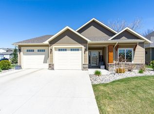 598 Autumnwoods Blvd, Grand Forks, ND 58201