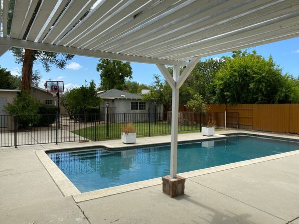5379 Yolanda Ave