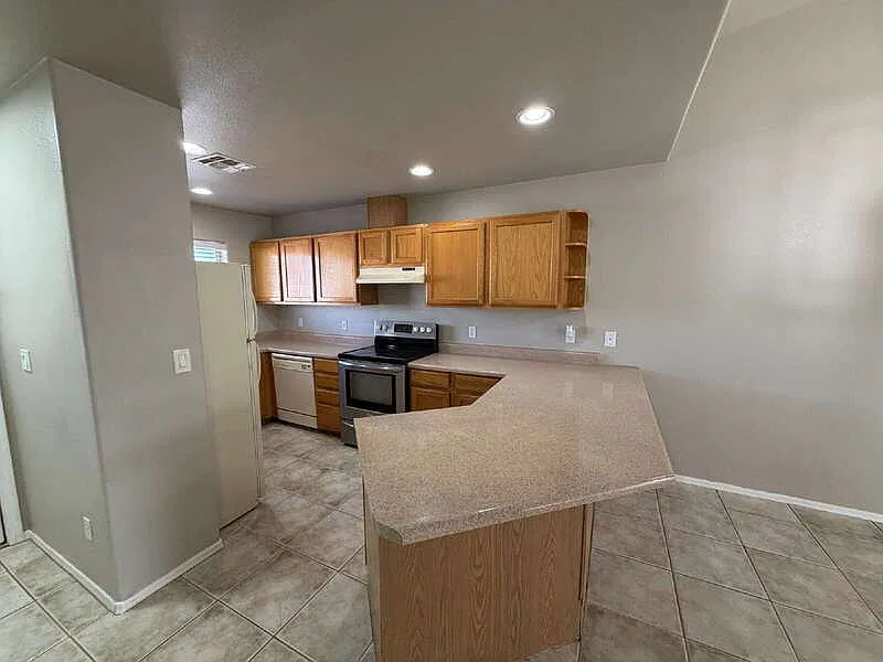 2 bed, 1.5 bath, 950 sqft, $1,650 — Photo 4