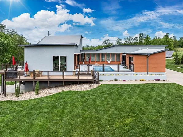 12417 Donovan Dr, Country Club, MO 64505