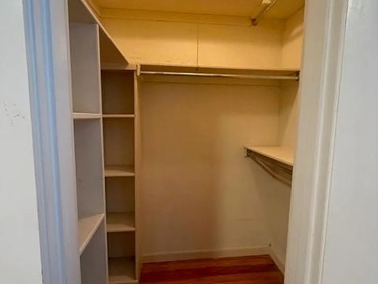 415 W Franklin St — Photo 13