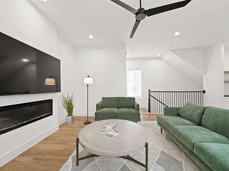 2510 Gray St — Photo 7