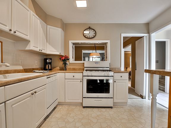 4th image of 3051 Vinings Ferry Dr SE