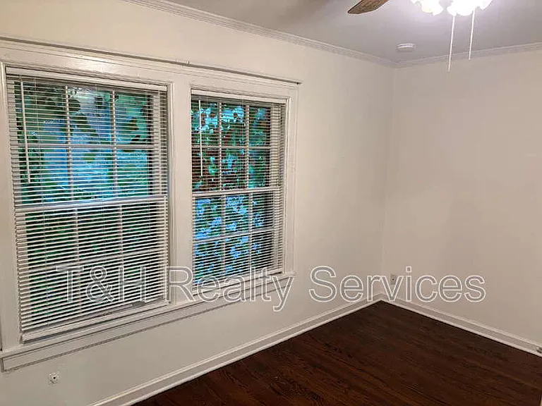 6061 N Park Ave — Photo 16