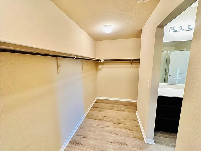 704 Silver Wing Dr — Photo 8