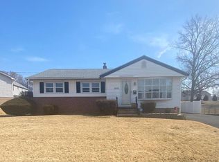 3645 N Clearwater Ln, Brookhaven, PA 19015