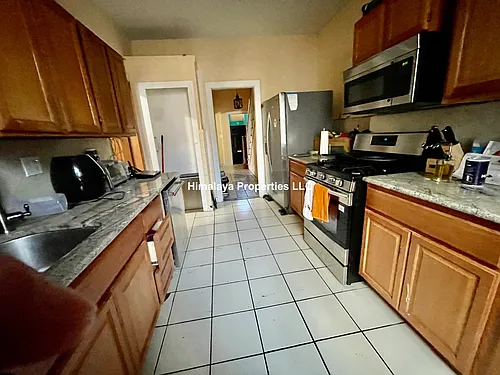 688 Parker St Photo 1