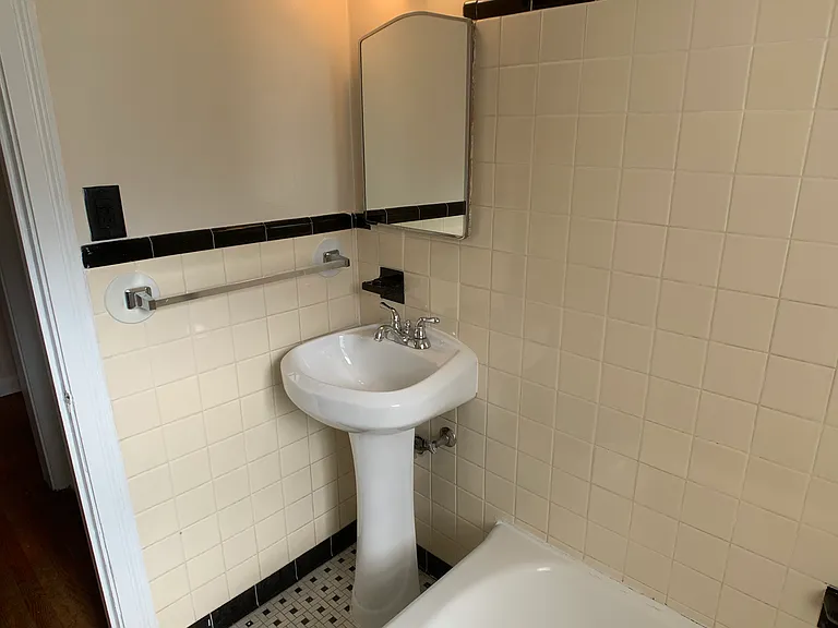 2828 Thornhill Rd #302B — Photo 13
