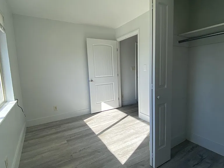 ID - 1070 McKinley Ave - LB - 15 — Photo 3