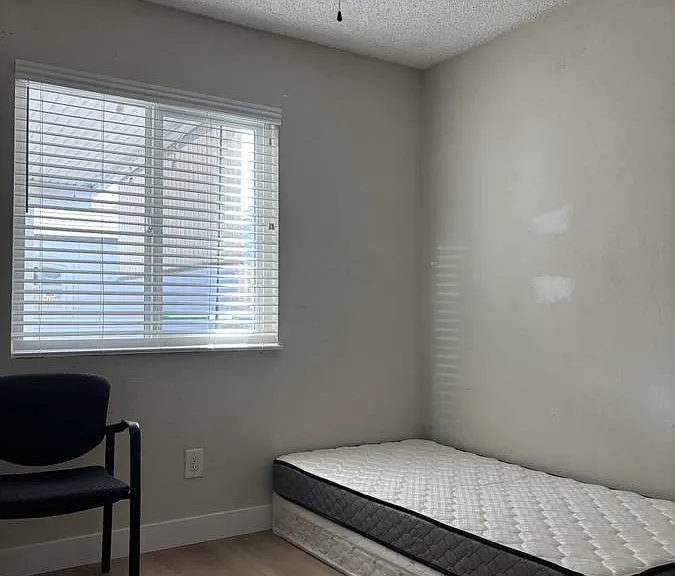 8065 Berwyn Rd — Photo 5