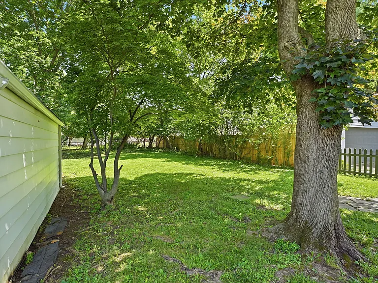 262 E Beaumont Rd — Photo 26