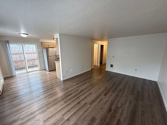 3rd image of 903 Bryan Ct