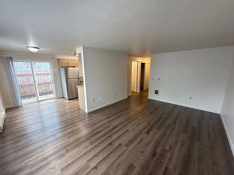 903 Bryan Ct — Photo 3