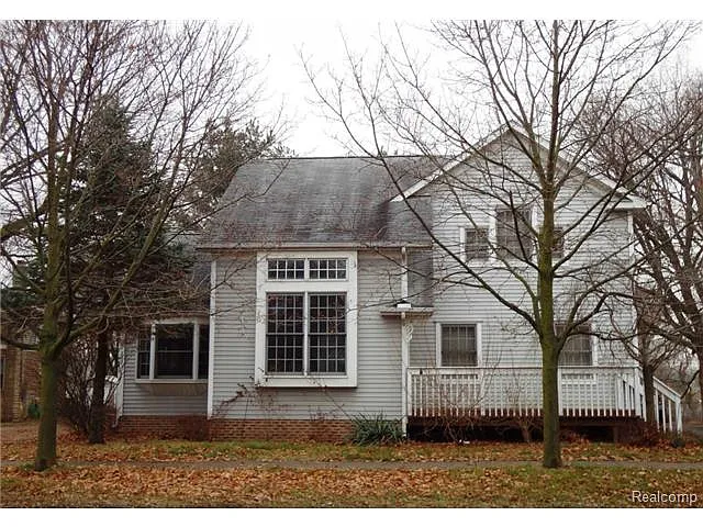 326 E Main St photo 1
