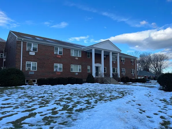 14 Regency Park Dr #14A, Agawam, MA 01001
