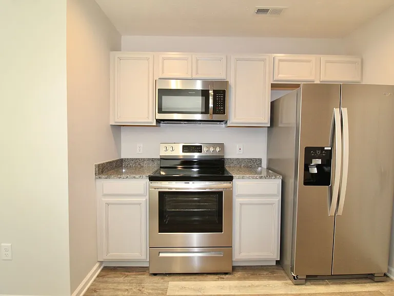 3015 Locust Grove Ct — Photo 4