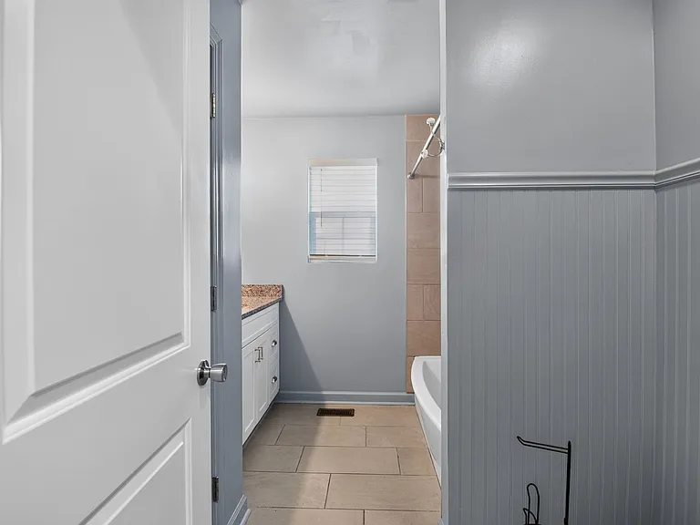 9609 Bay St #19 — Photo 18