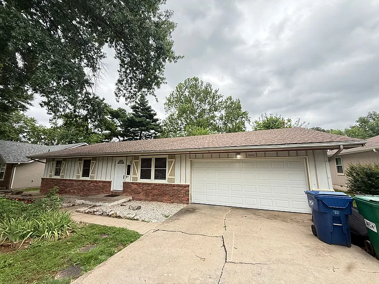 3642 S Westwood Ave — Photo 2