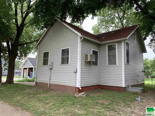 19 N Dakota St, Vermillion, SD 57069