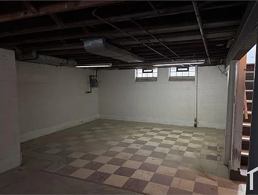4 bed, $2,300 — Photo 2