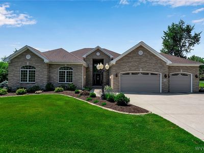 350 Stonehenge Dr, Orchard Park, NY, 14127
