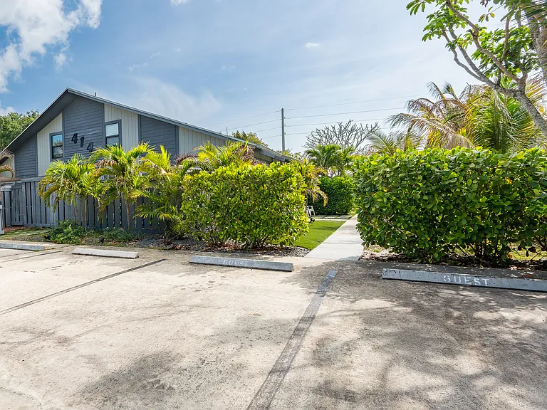 414 N Cypress Dr #D — Photo 35
