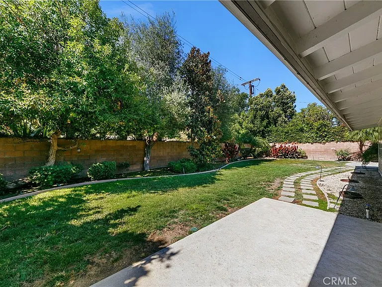 22951 Austin St — Photo 47