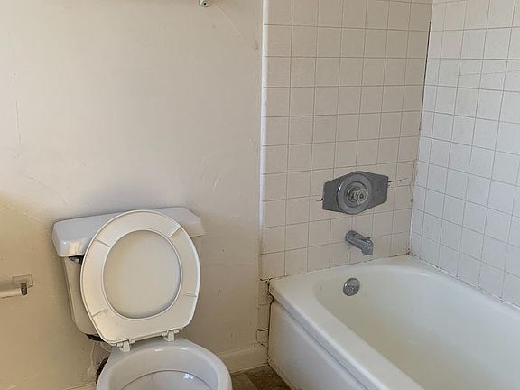 4th image of 3826 Winona Ave #9169064