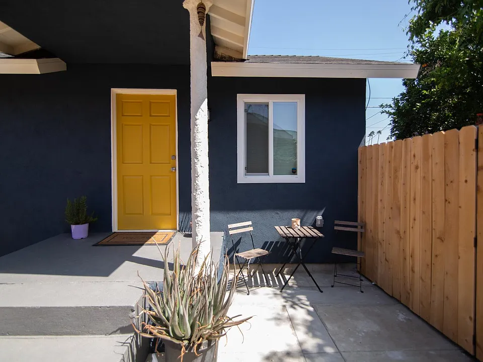 3852 La Salle Ave