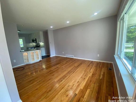 4th image of 737 Knollwood Ct