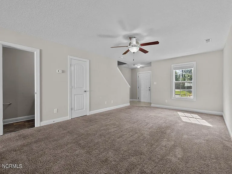 217 E Murrow Ln — Photo 3
