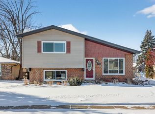 992 Navajo St, Carol Stream, IL 60188