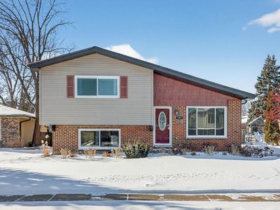 992 Navajo St, Carol Stream, IL, 60188