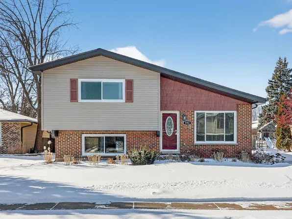 992 Navajo St, Carol Stream, IL 60188